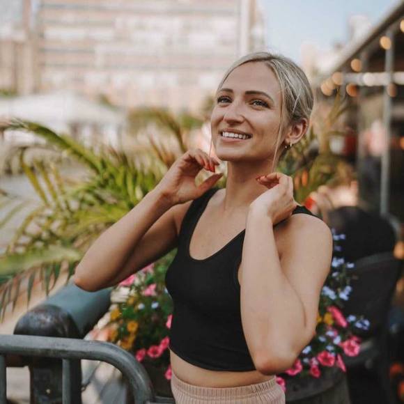 Meet your Posher, Jessica - Picture 1 of 1